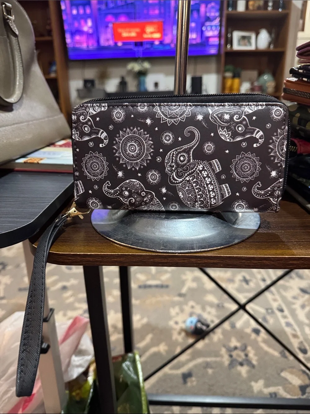 Très Chic Mailanda Wristlet Elephant Wallet
